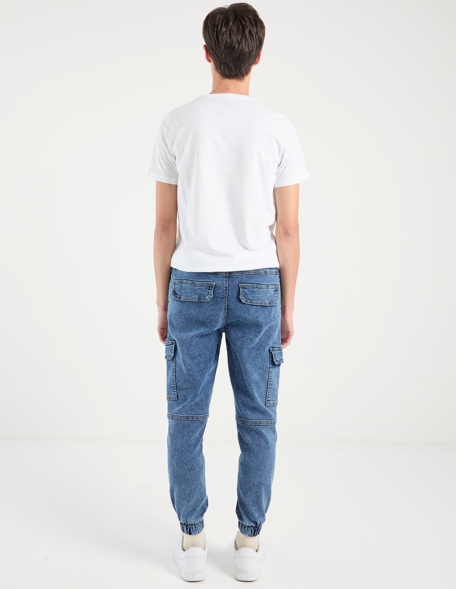 Jeans jogger slim deslavado para hombre 6